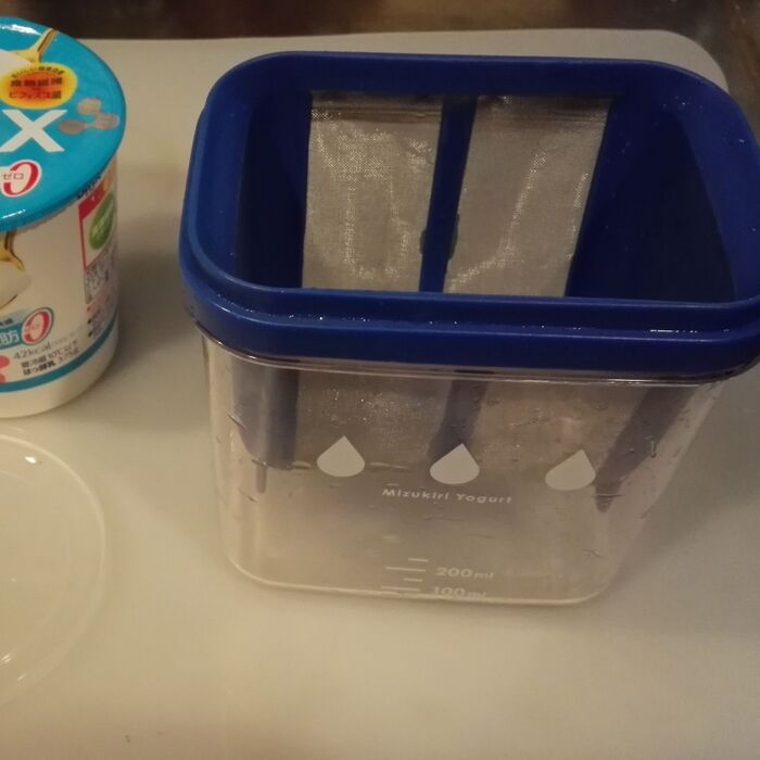 ヨーグルトの水分を切る容器です🎵