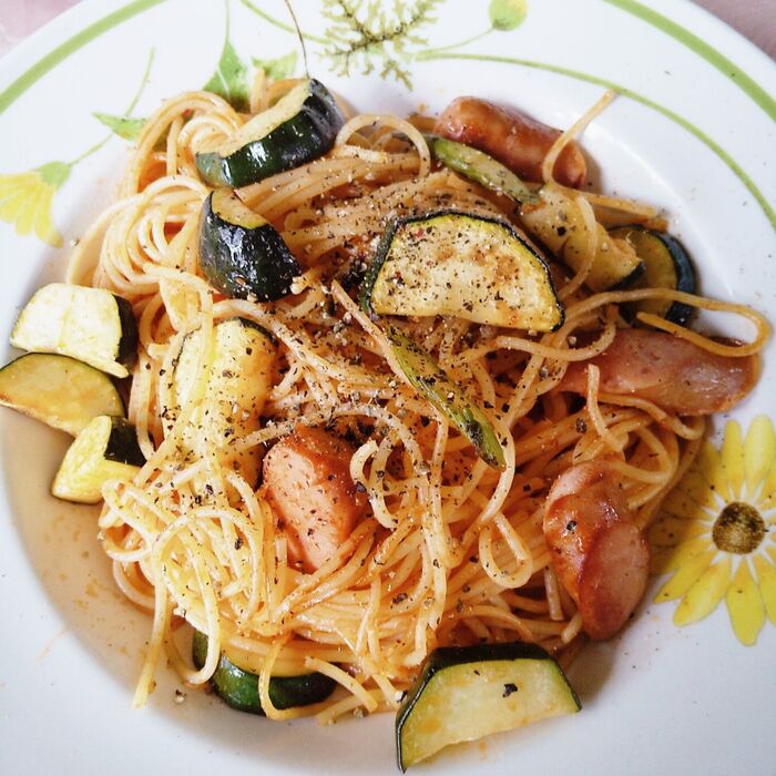 冷蔵庫のありもの野菜でズッキーニナポリタン