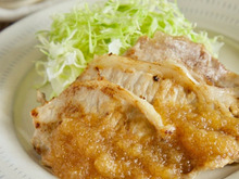 豚肉の新玉ねぎおろしソースがけ 付け合わせの野菜もおいしく!
