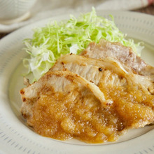 豚肉の新玉ねぎおろしソースがけ 付け合わせの野菜もおいしく!