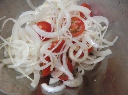 1.玉ねぎとプチトマトを混ぜる