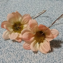 造花をフープに通すだけ!簡単ピアス