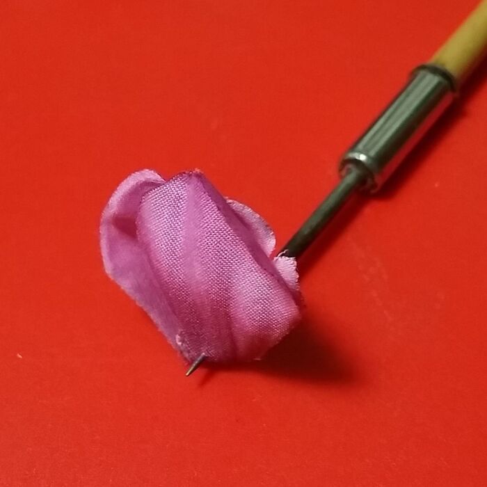 目打ち穴をあけます
