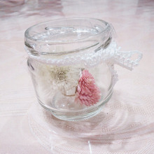 タンポポの綿毛を作り、千日草を入れてみました。