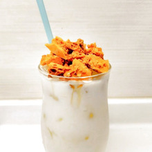 カルメ焼きを乗せたドリンク!?これが本物の【タルゴナ】だ!