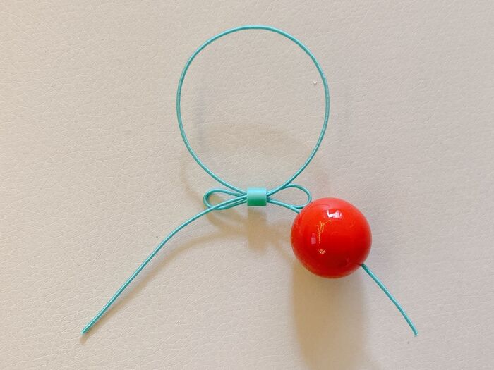 丸いビーズを通し終えたら完成に♪