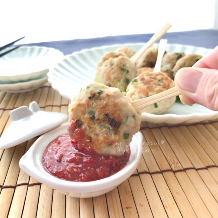 【作り置きでお弁当おかず】疲労回復やむくみ解消に☆ひと口鶏団子の梅だれ