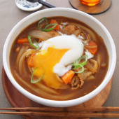 冷凍うどんで満足ランチ!「温玉カレーうどん」