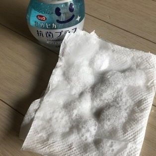 カピカピシートにまめピカをシュッシュ。