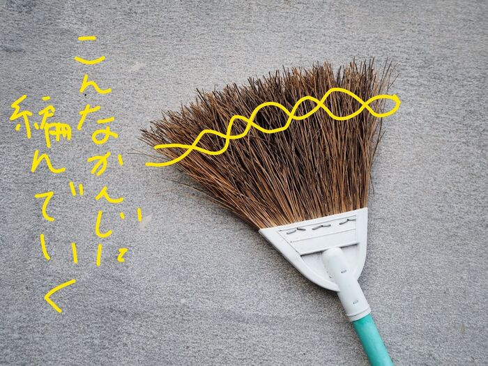 麻ひもでシュロを編みます