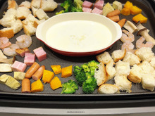 我が家の定番⭐︎ホットプレートでチーズフォンデュ