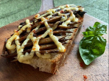 パンにのせてもおいしい~ごぼうのバルサミコ酢炒め