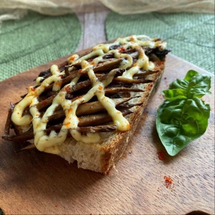 パンにのせてもおいしい~ごぼうのバルサミコ酢炒め