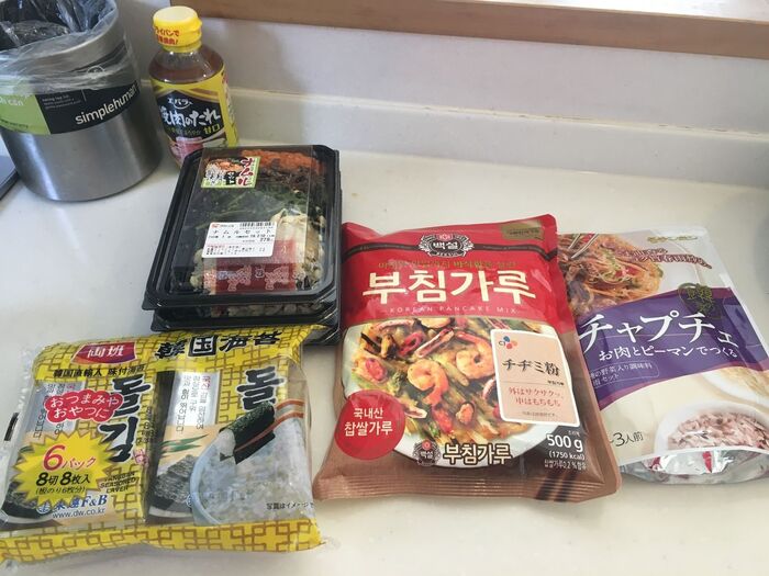 ①肉を炒める、人参は塩ゆで