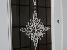 トイレットペーパーの芯で玄関飾りを