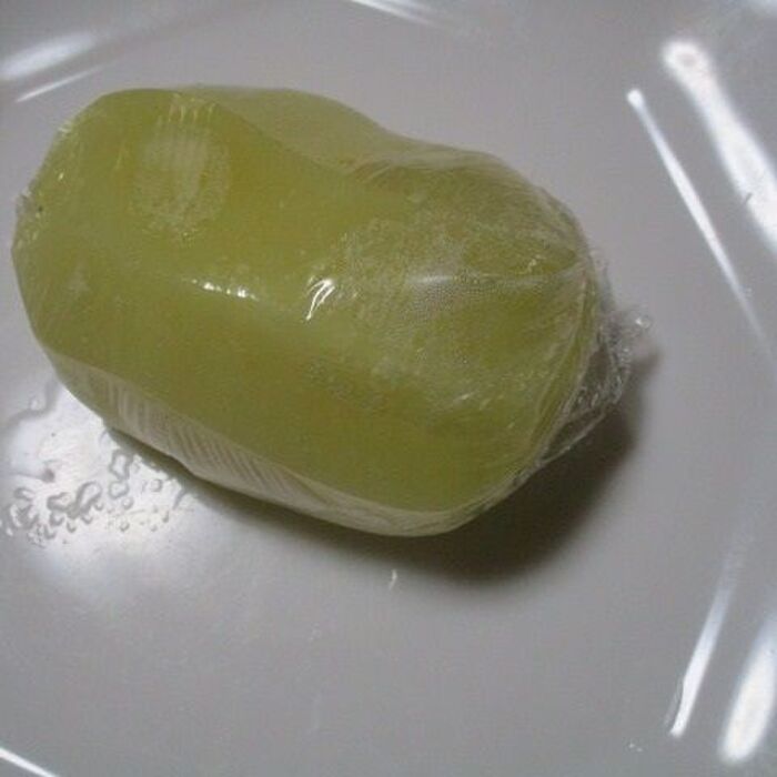 じゃが芋を、電子レンジで加熱します
