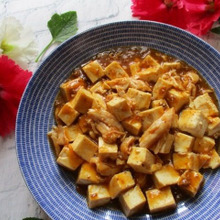 フライパンで5分!タンパク質たっぷりなボリュームおかず、ほぐし鶏ささみ入り麻婆豆腐♪