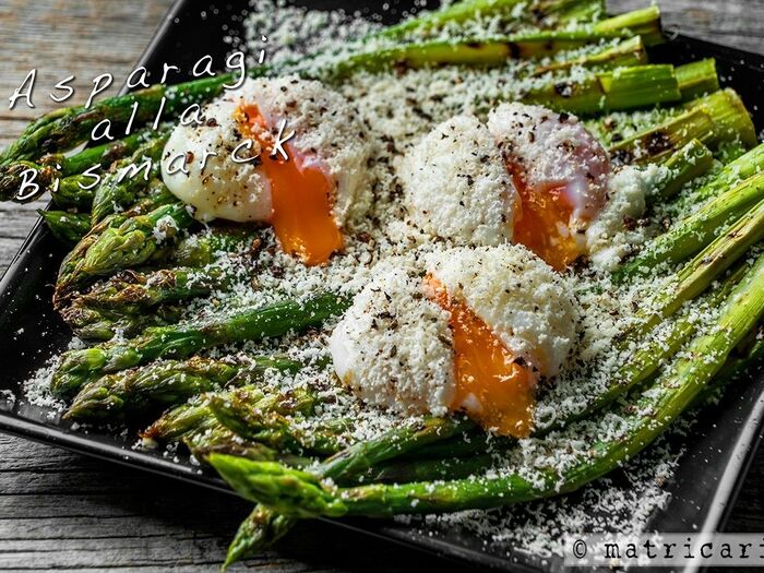 春の極太アスパラガスは卵とろ〜り「ビスマルク風」で