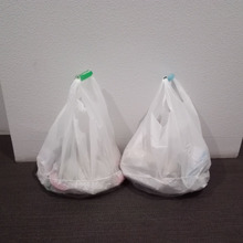 買い物袋が重くて……でも食品だから床には置きたくない〰そんな時は!