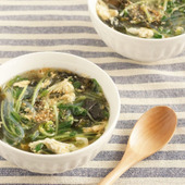 便利な野菜だし使用♪【春雨と豆苗のスープ】