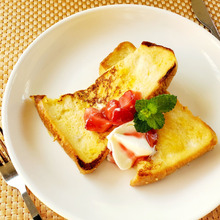 いちごの白くまアイスでおうちカフェ♪ いちごのフレンチトースト