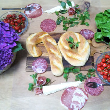 100均PPシートを使って…♡古希祝いランチ♡フランスパン&生ハム&ブリーチーズ