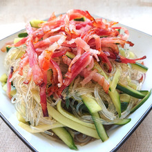 5分で簡単きゅうりと春雨にカリカリベーコンラー油がけ