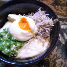 手軽で美味しい&栄養満点「豆腐・山芋・半熟卵・しらす・オクラ丼」♡
