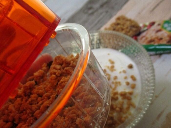 今回は、100均グっズを使用!お好きな方法で砕きます