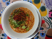 【試してみた】カップ麺とは思えない旨さの秘訣✧ 100均のアレを使ってツルツル麺に♪