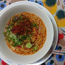 【試してみた】カップ麺とは思えない旨さの秘訣✧ 100均のアレを使ってツルツル麺に♪