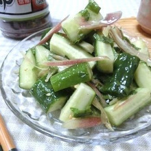 切ったら和えるだけで美味しい☆ きゅうりと茗荷のめんつゆ油和え