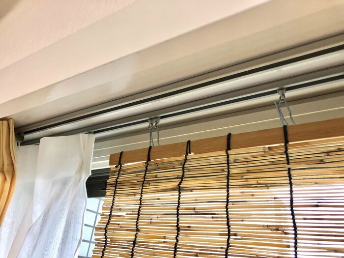 レースのカーテン側のレールにかける