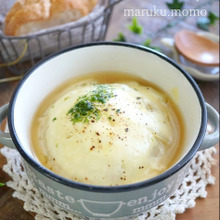 レンジで10分!新玉ねぎの丸ごと♪柔らかとろり~チーズスープ