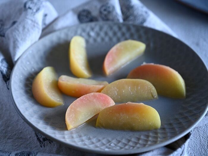 さあ食べよう:しっかりと凍ったら取り出して器に移し、ちょこっとだけ解凍する。