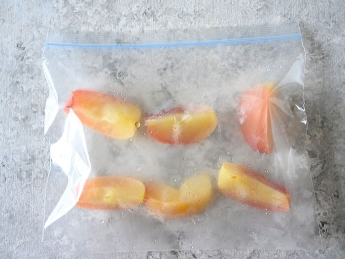 作り方3:フリーザーバックに入れ冷凍庫で凍らせる。