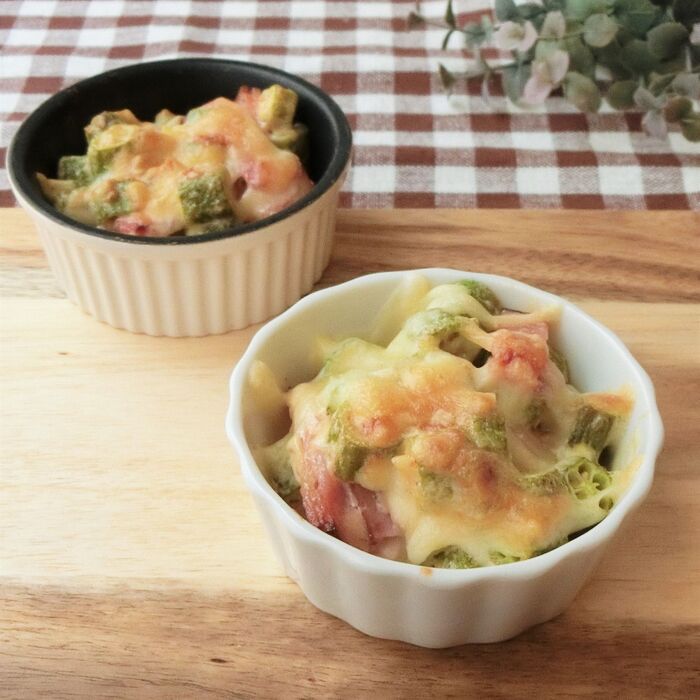 オクラとベーコンの明太マヨチーズ焼き