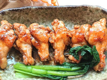 手羽元の照り旨煮焼き(小松菜添え)