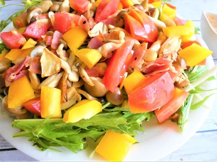 お好みのドレッシングをかけていただきまーす!!