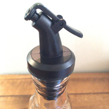 スタイリッシュで液ダレ無し❣️開閉フタ付も嬉しい驚きの快適ダイソー100円商品