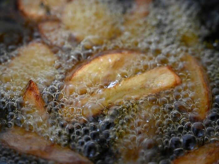 作り方3【2度目は高温で】:高温にし、表面をいっきにカリッと揚げる。