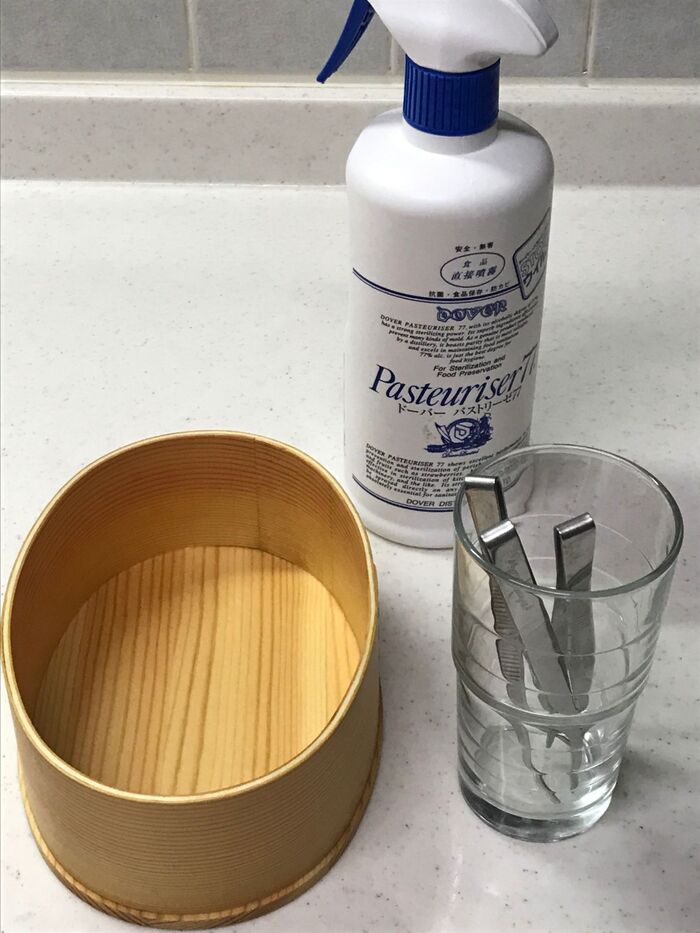 お弁当箱と除菌スプレー