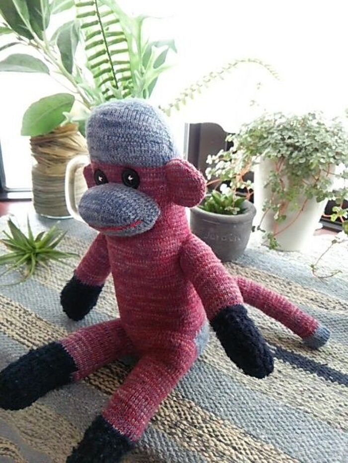 目を付け、口を刺繍したら出来上がり♪