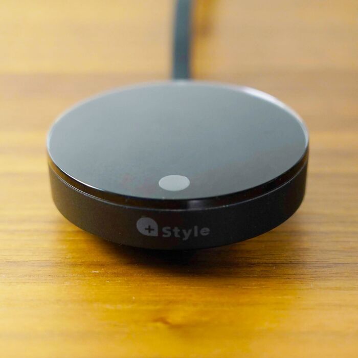 スマートマルチリモコンをコンセントに差し込みます
