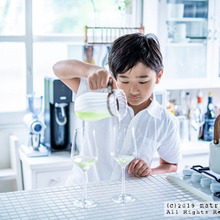 ワイングラスで味わう、水出し緑茶「つゆひかり」