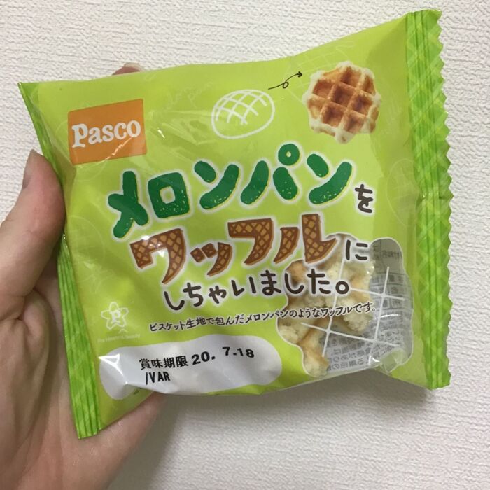 メロンパンをワッフルにしちゃいました。