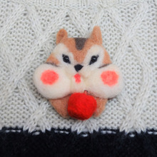 ほっぺぷっくり★羊毛フェルトのリスのブローチ