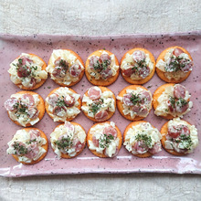 レンジで簡単朝食にもおやつにも玉ねぎとウインナーマヨRITZ(リッツ)のせ