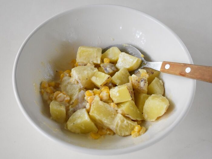 マヨネーズと和えます。