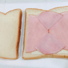 ハムサンドはハムの置き方がポイント♪